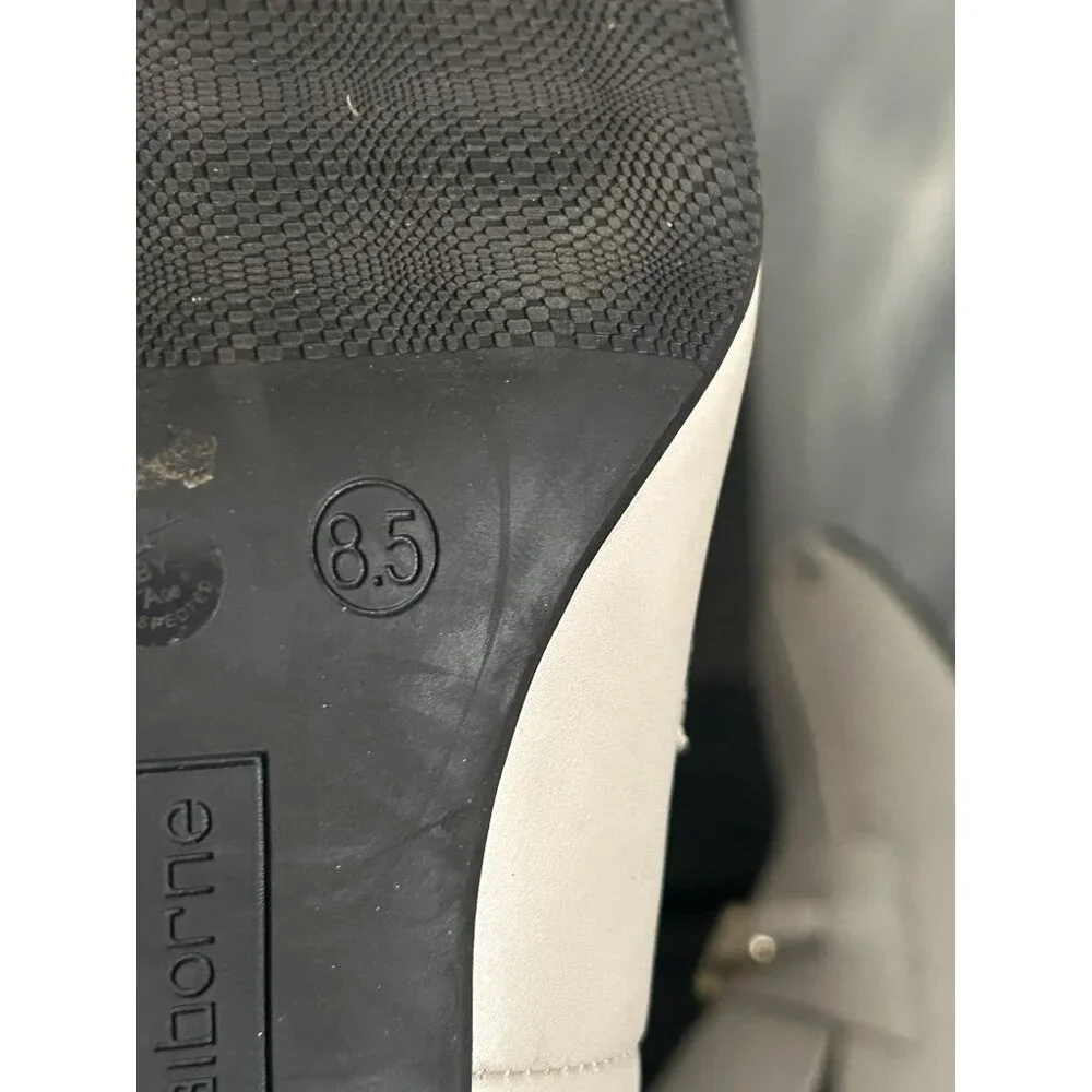 Liz Claiborne  Ivory Leather Block Heel Loafers W/ Gold Chain Accent Size 8M - Picture 9 of 9